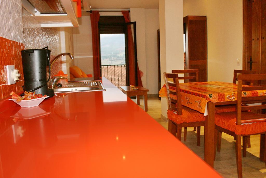 Apartamentos Turisticos Mirayuste Guadalupe  Cameră foto